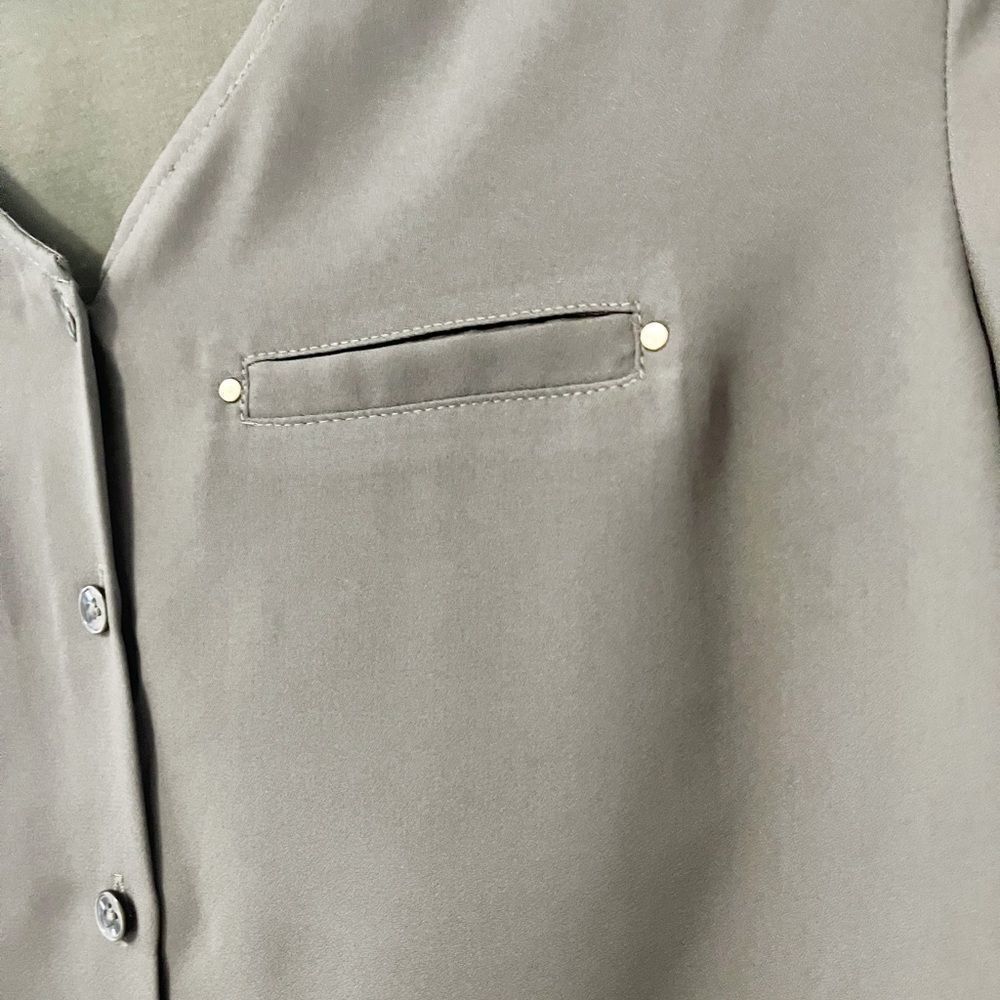 Chicos Olive Roll Tab Sleeve Front Tie Button Down Blouse Size 0 (S) - Picture 2 of 7